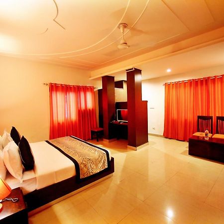 Hotel Lohmod At National Highway 8 - Free Airport Transffer Nuova Delhi Esterno foto