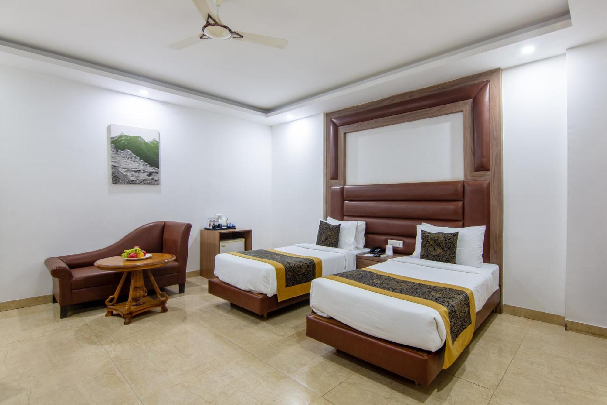 Hotel Lohmod At National Highway 8 - Free Airport Transffer Nuova Delhi Esterno foto