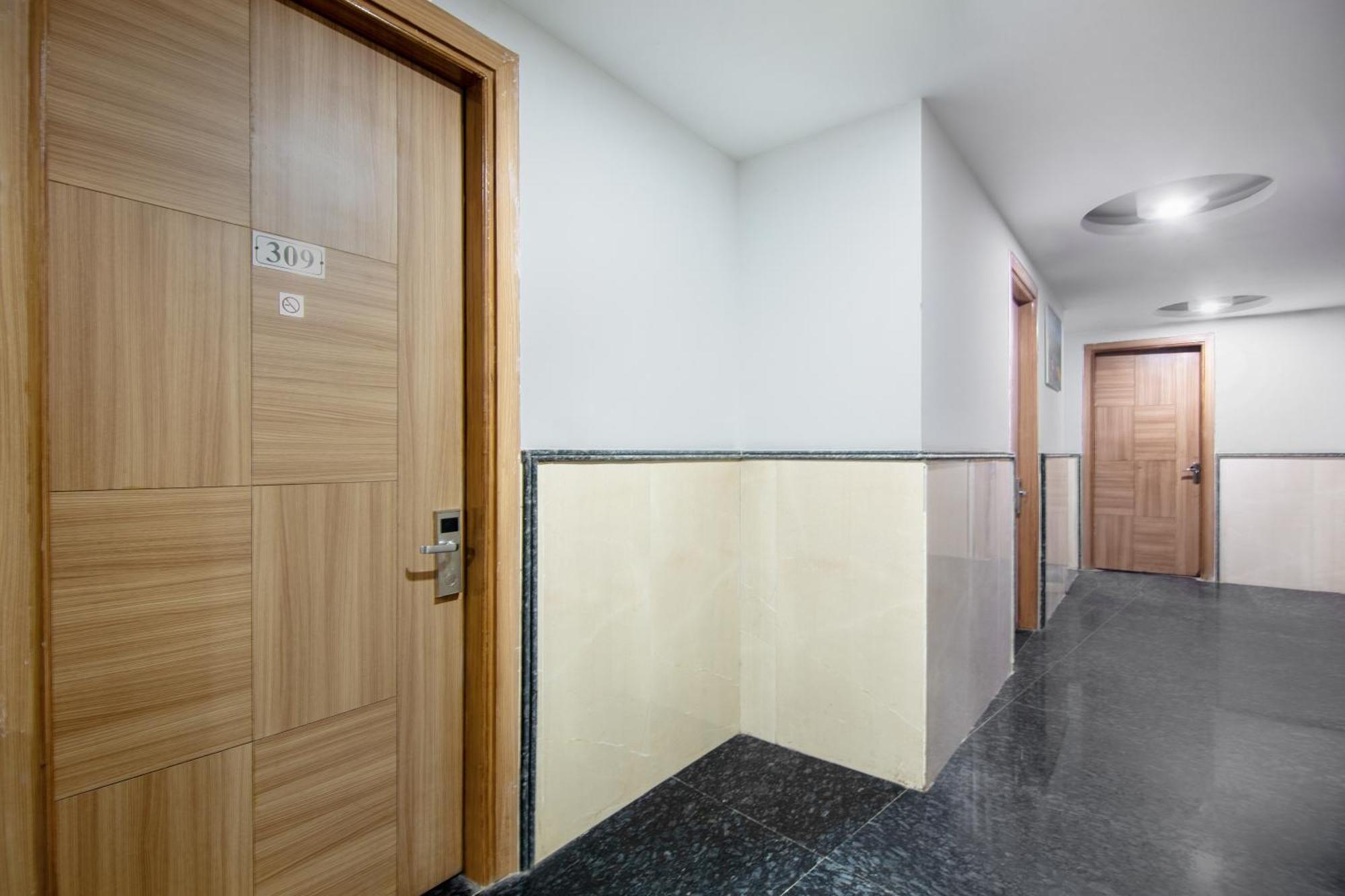 Hotel Lohmod At National Highway 8 - Free Airport Transffer Nuova Delhi Esterno foto