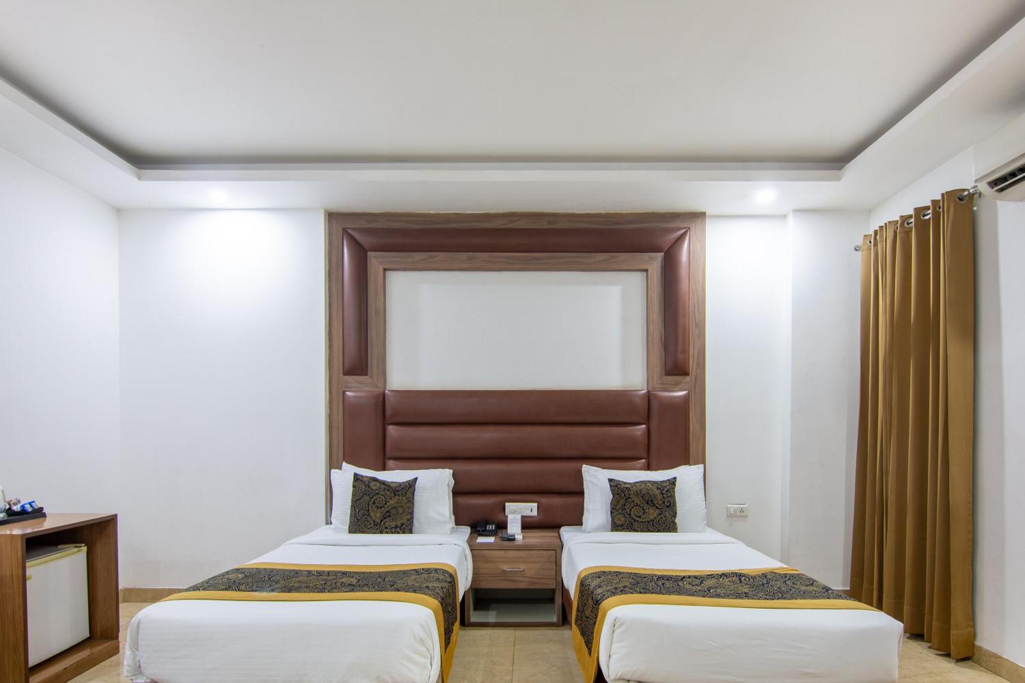Hotel Lohmod At National Highway 8 - Free Airport Transffer Nuova Delhi Esterno foto