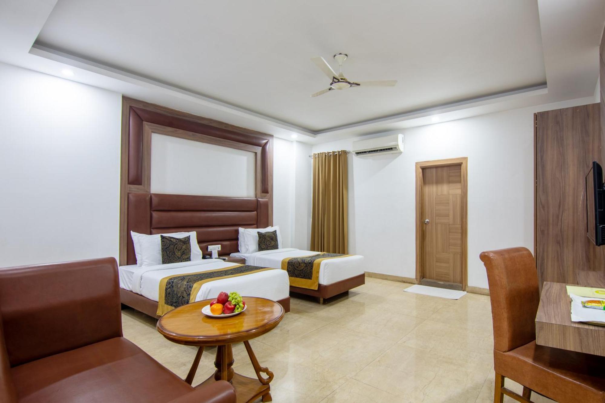 Hotel Lohmod At National Highway 8 - Free Airport Transffer Nuova Delhi Esterno foto