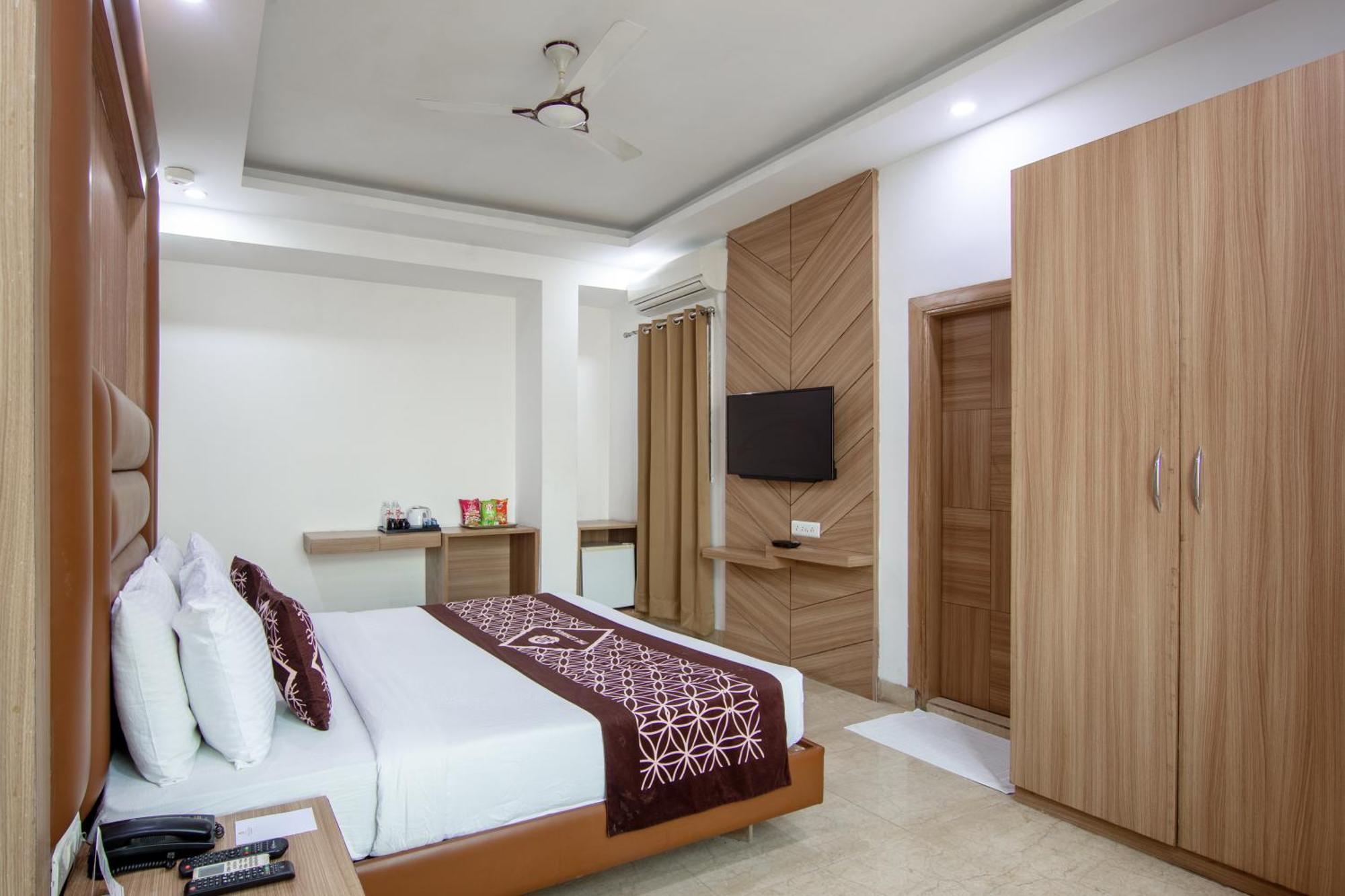 Hotel Lohmod At National Highway 8 - Free Airport Transffer Nuova Delhi Esterno foto