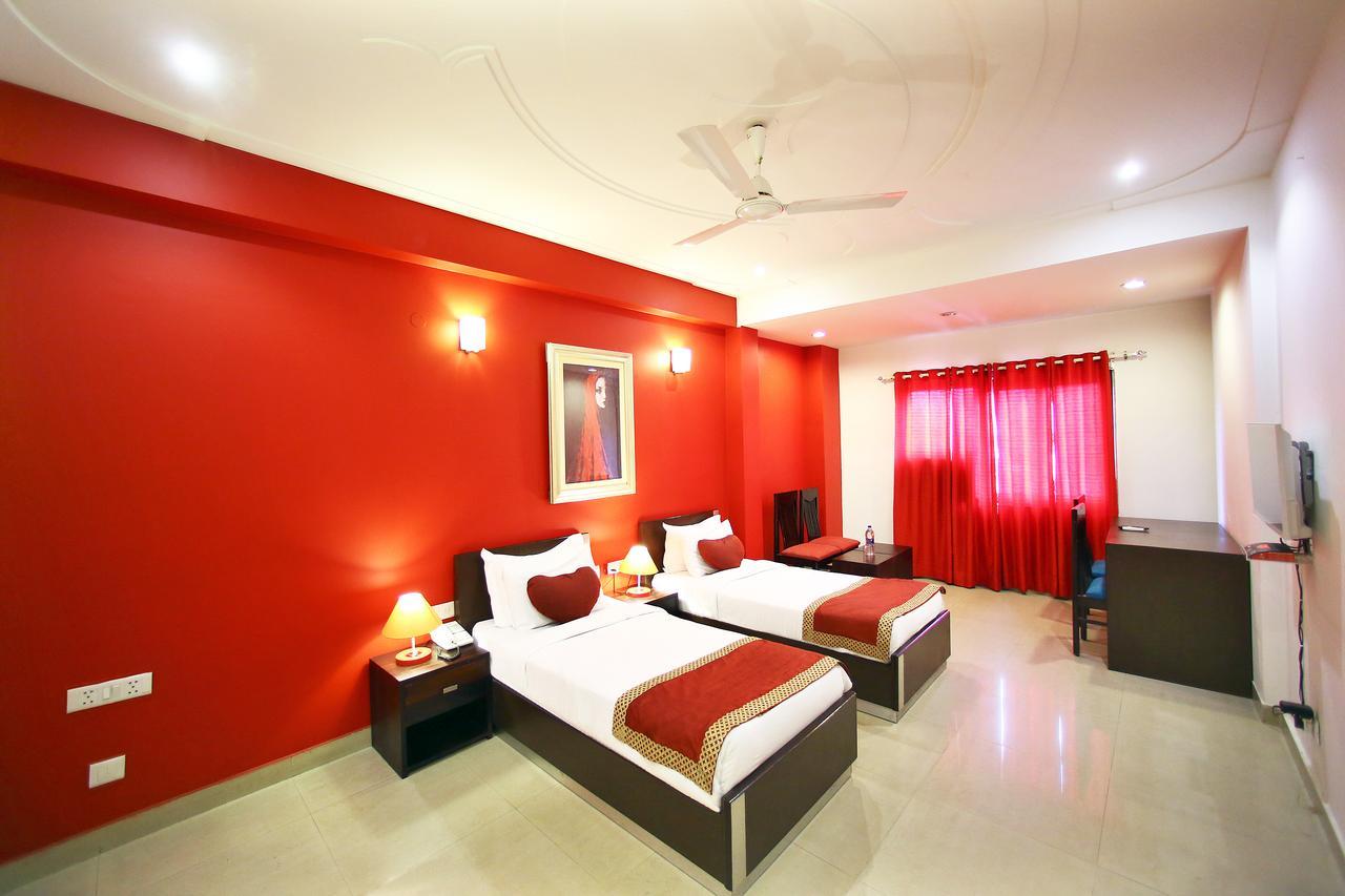 Hotel Lohmod At National Highway 8 - Free Airport Transffer Nuova Delhi Esterno foto