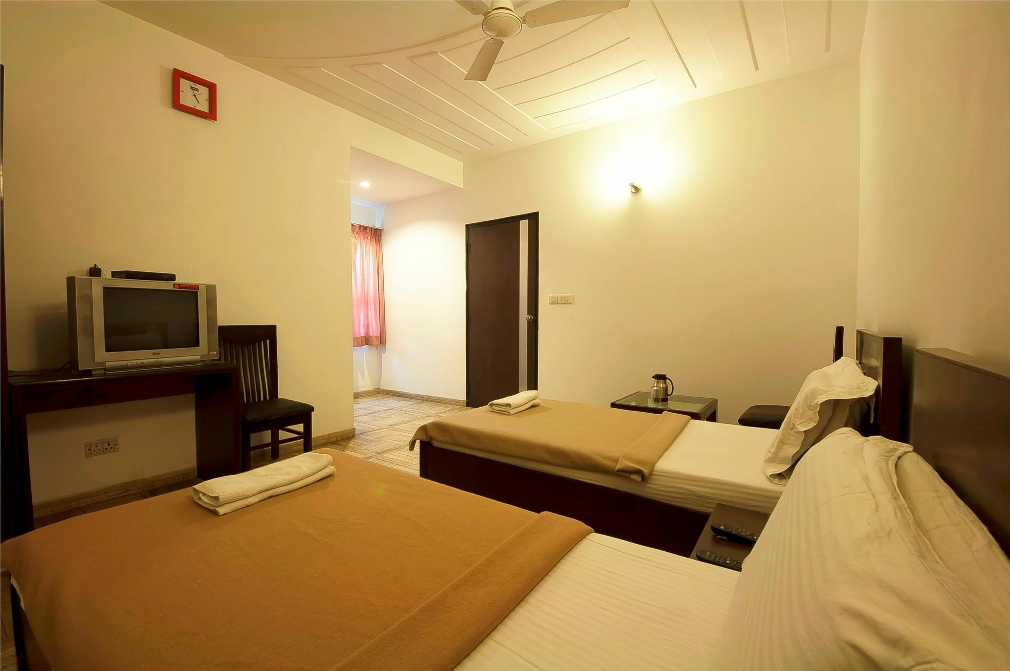 Hotel Lohmod At National Highway 8 - Free Airport Transffer Nuova Delhi Esterno foto